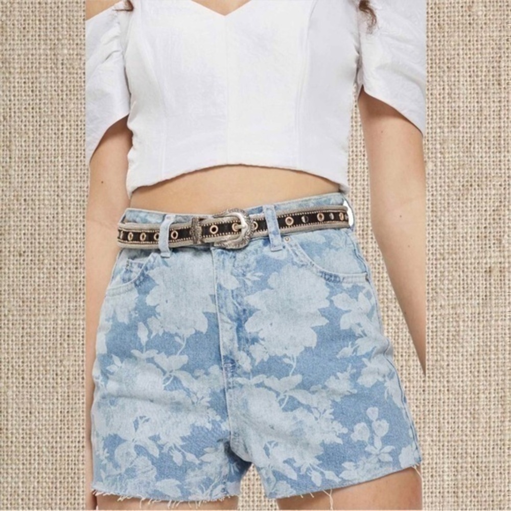 Top Shop Mom Jeans Flora Shorts / High Waisted